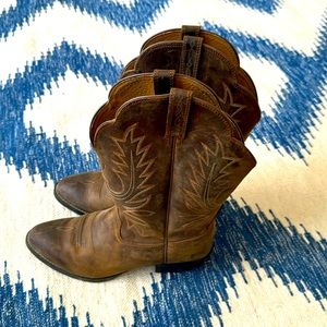 Ariat Women’s Heritage R Toe Western Cowboy Boot size 8.5C